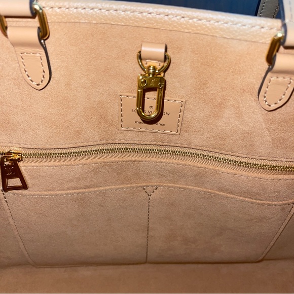 Louis Vuitton Arizona Stitched On The Go MM - Picture 13 of 15